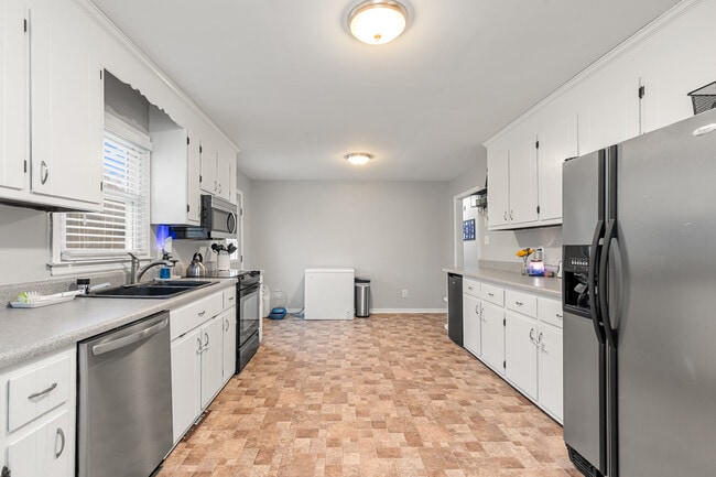 Building Photo - 3012 Fielding Rd