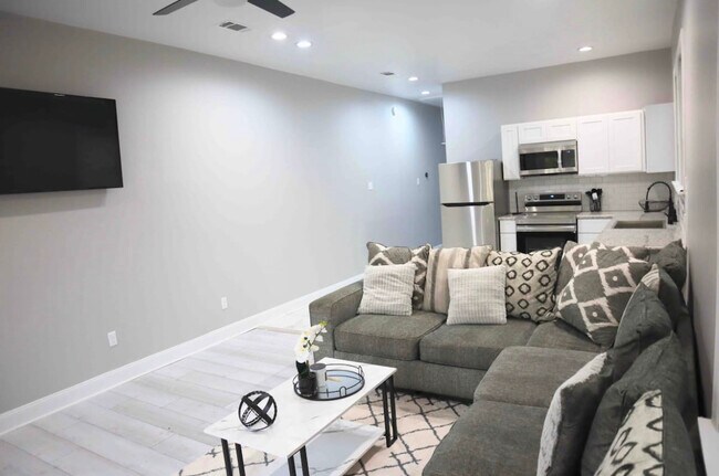 Building Photo - 1927 Louisiana Ave