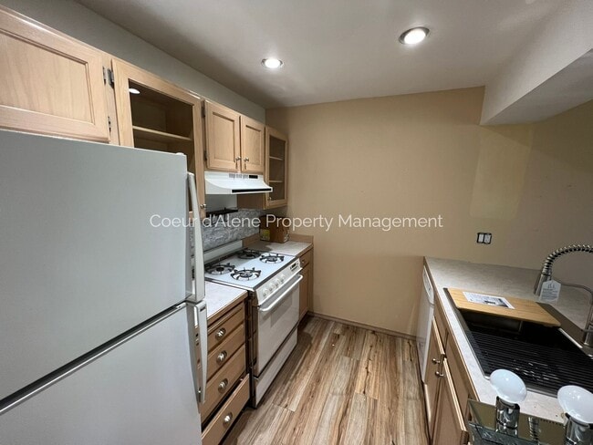 Building Photo - 2 bed, 2 bath condo