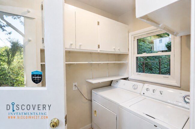 Building Photo - Charming Bungalow in the Montclair Hills
