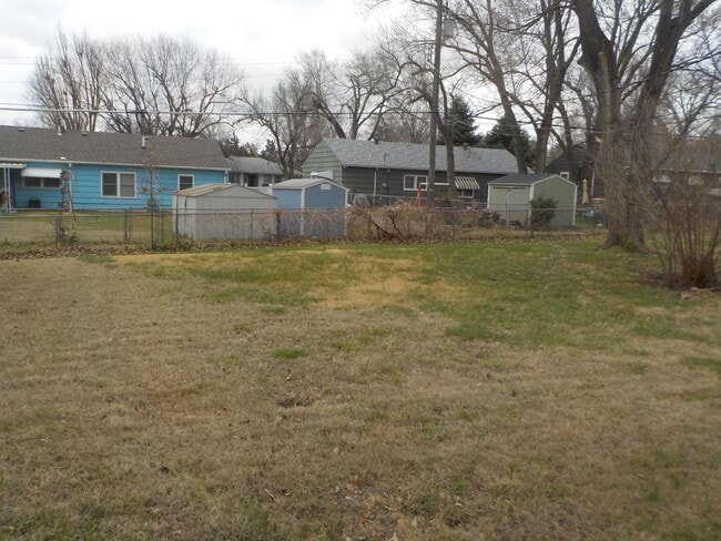 Building Photo - 909 Highland Dr