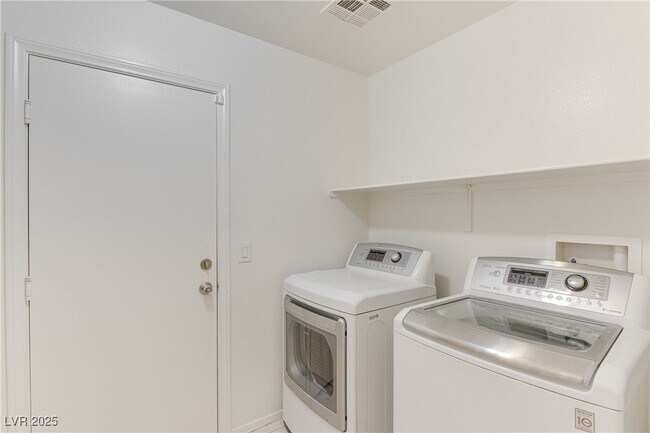 Building Photo - 10225 Clarks Creek St