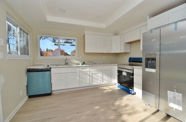 Building Photo - COMING SOON | $4,090 / 4 BR - GORGEOUS REMODELED PARKMONT HOME IN CENTRAL FREMONT