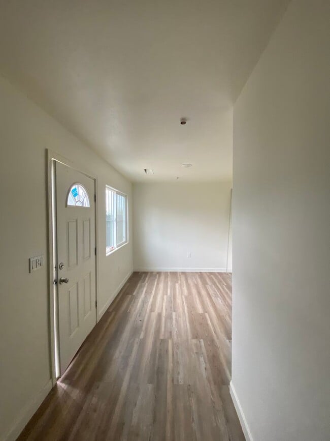 Building Photo - Newley constructed 2 BD 1 BA home in East Bakersfield