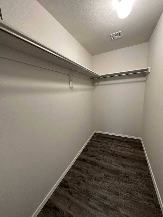 Building Photo - *Pre-leasing* Three Bedroom | Two Bath Hom...