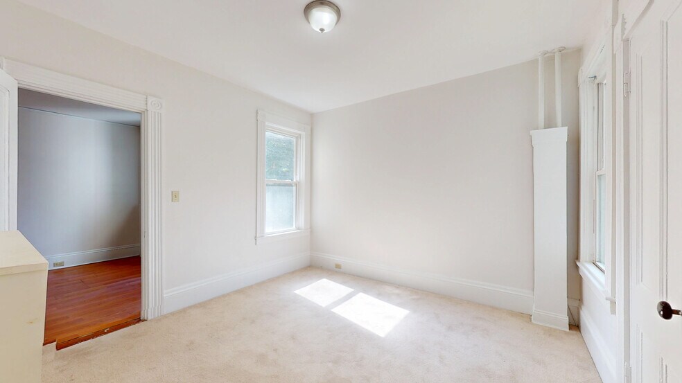 Building Photo - 10 Barrows St