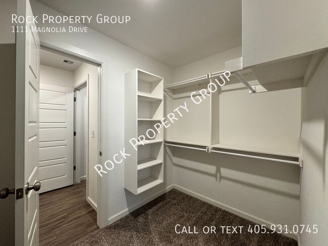Building Photo - 1111 Magnolia Dr