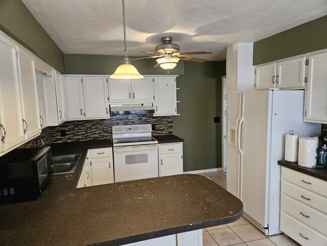 Building Photo - 215 Tyler Ave