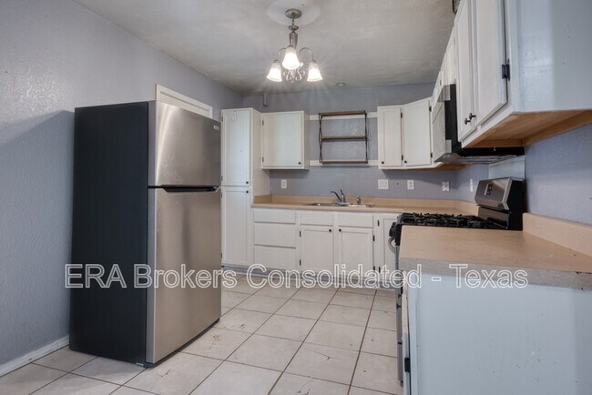 Building Photo - 5815 Pyle St