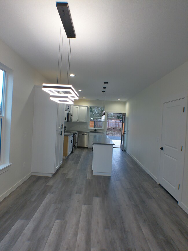Building Photo - 528 S 7th St
