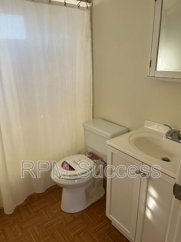 Building Photo - 841 Tucker Rd