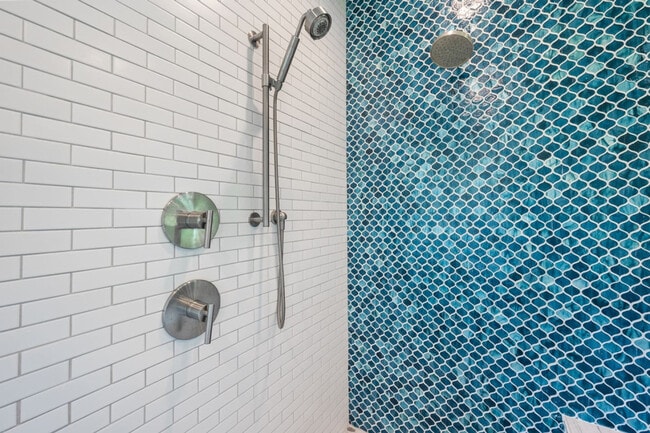 Building Photo - 1012 Chestnut Dr