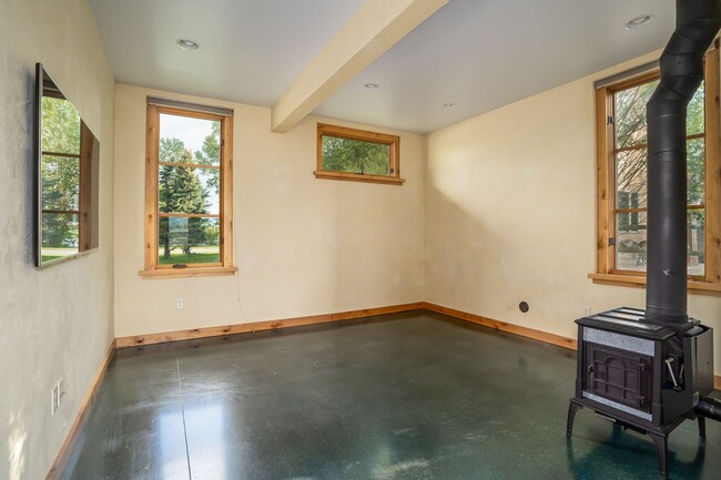 Building Photo - Fully Loaded North Bozeman Home for Lease!