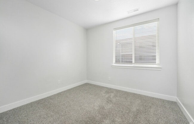 Building Photo - Pet-Friendly Lake View condo