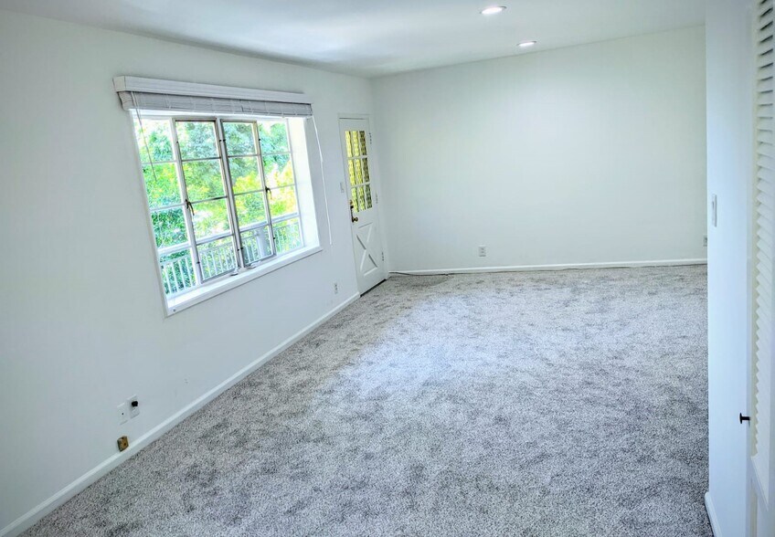 Living Room - 3918 Park Pl
