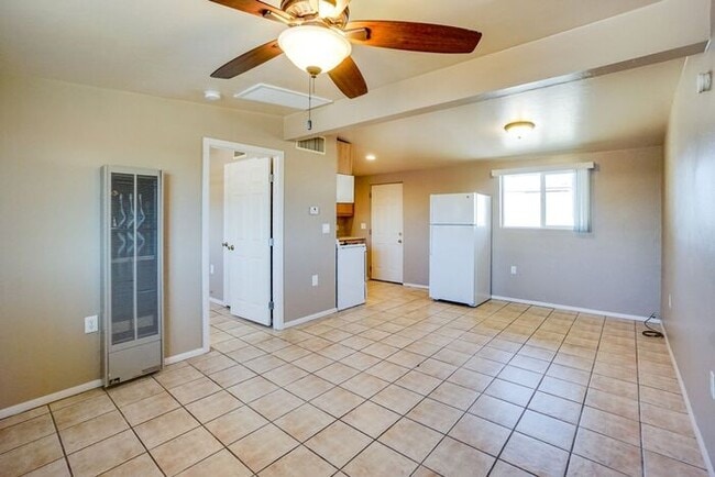 Building Photo - Pending/ Rented - 1 bed 1 bath in a prime ...