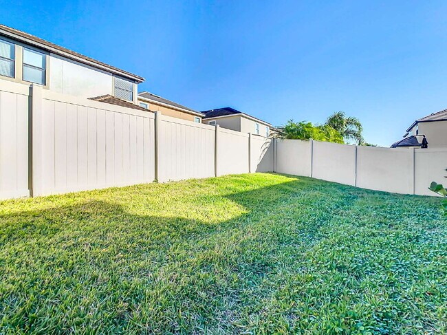 Building Photo - 925 Terra Vista St