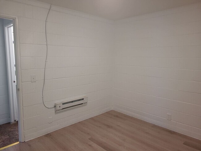 Building Photo - 2 Bedroom 1 Bathroom Apartment in Red Bank! Vouchers Accepted!