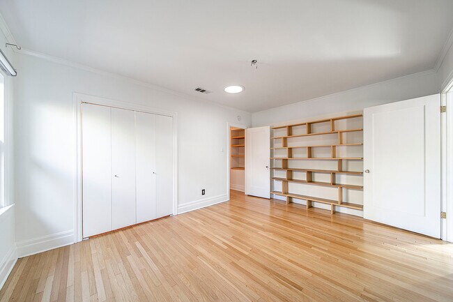 Building Photo - 5123 Townsend Ave