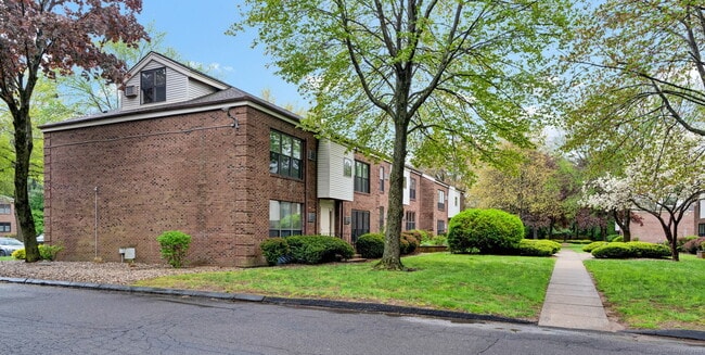 Building Photo - 38 Wellington Dr