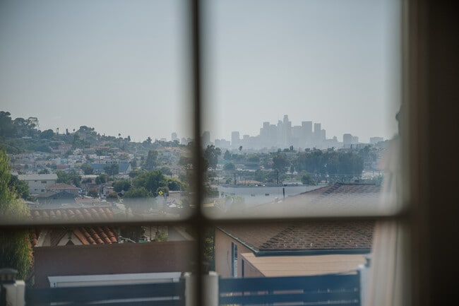 Building Photo - 1520 Helen Dr