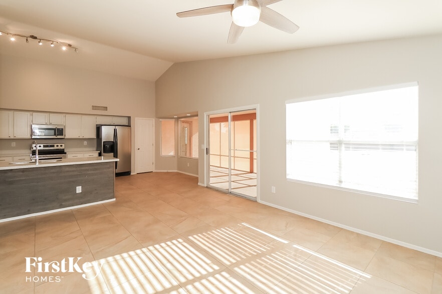 Building Photo - 12557 W Holly St