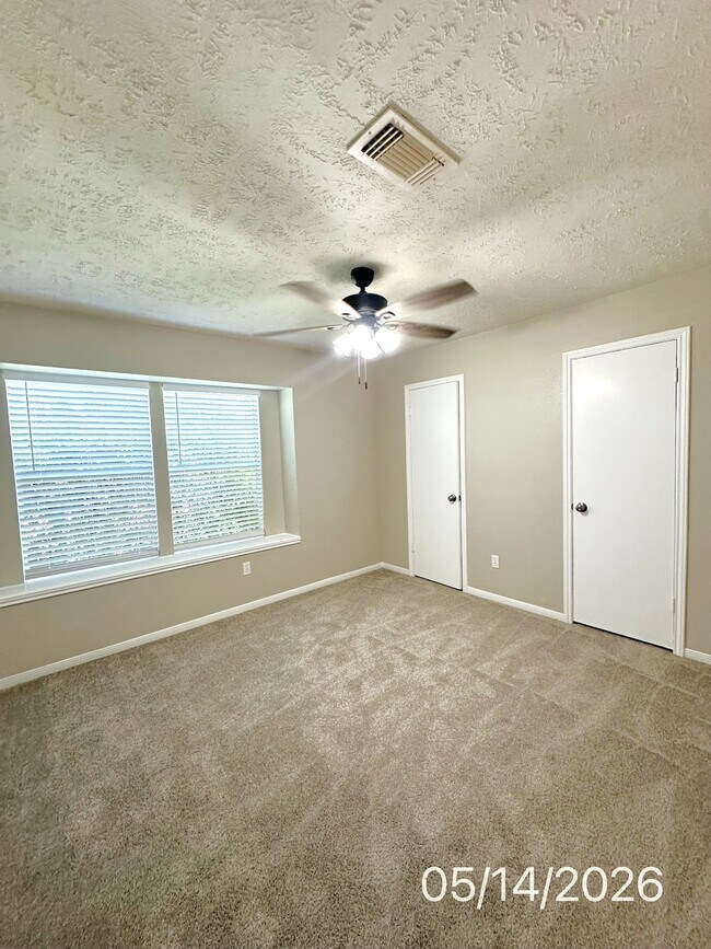 Building Photo - 21314 Highland Knolls Dr