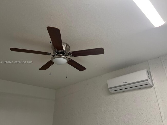 Building Photo - 26413 SW 149th Ave