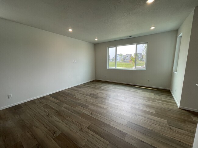 Building Photo - 2696 N Red Shoulder Ln