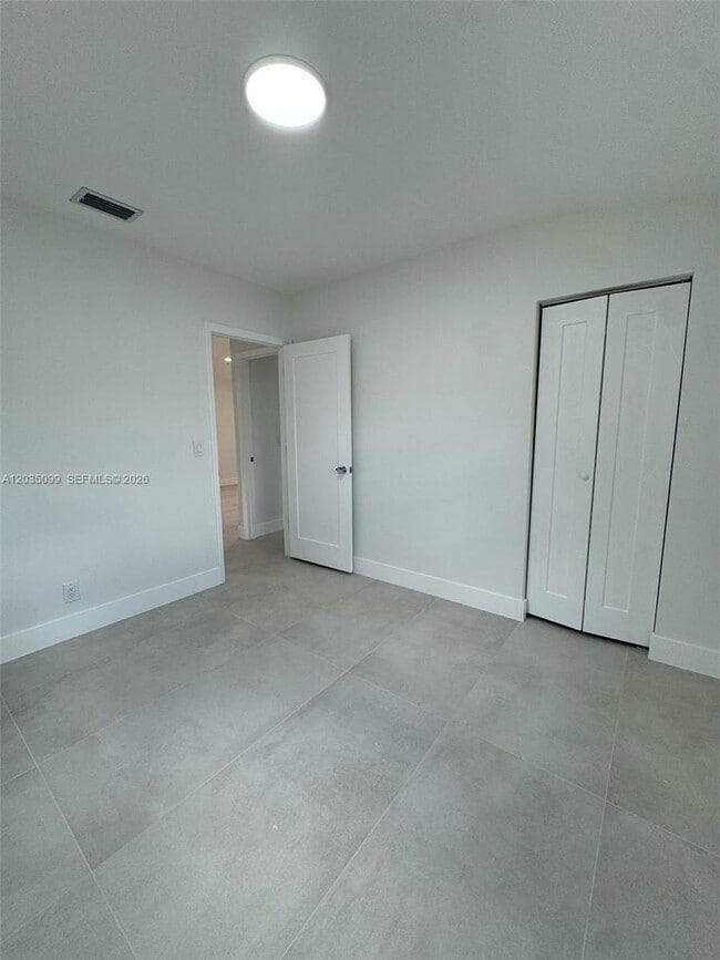 Building Photo - 4028 SW 49th Ct