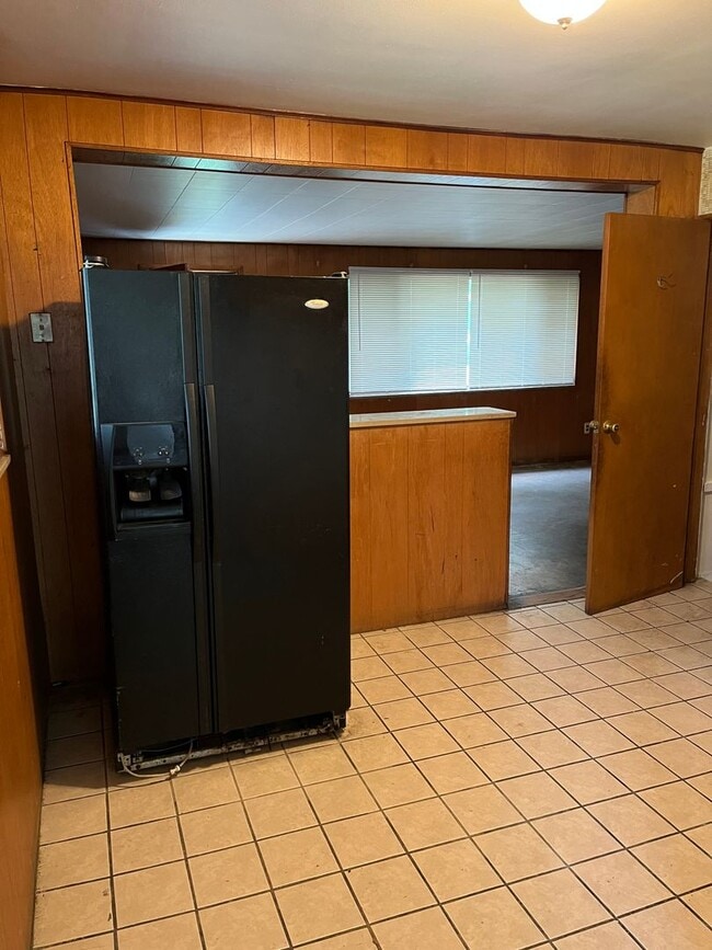 Building Photo - 3 bedroom - 1 bath  $1095/month