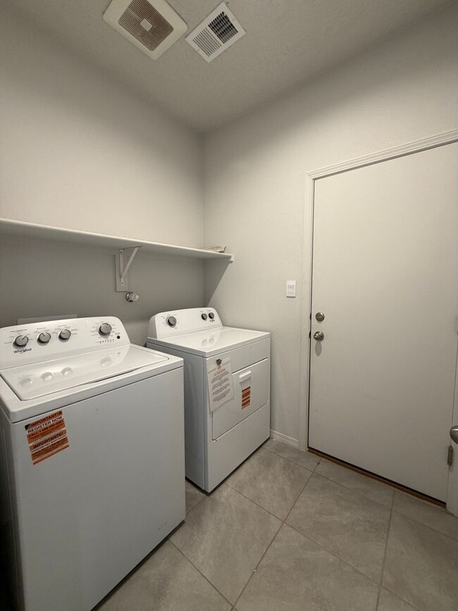Building Photo - 1504 Alto Colores St NW