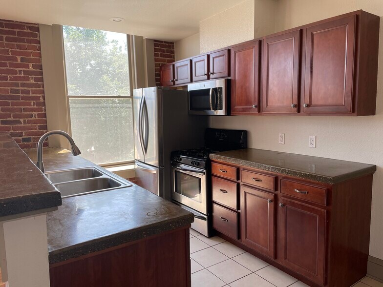 Kitchen filled with natural sunlight - 3211 Zuni St