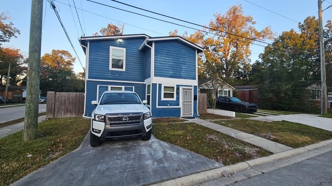 Building Photo - 1902 Mc Millan St