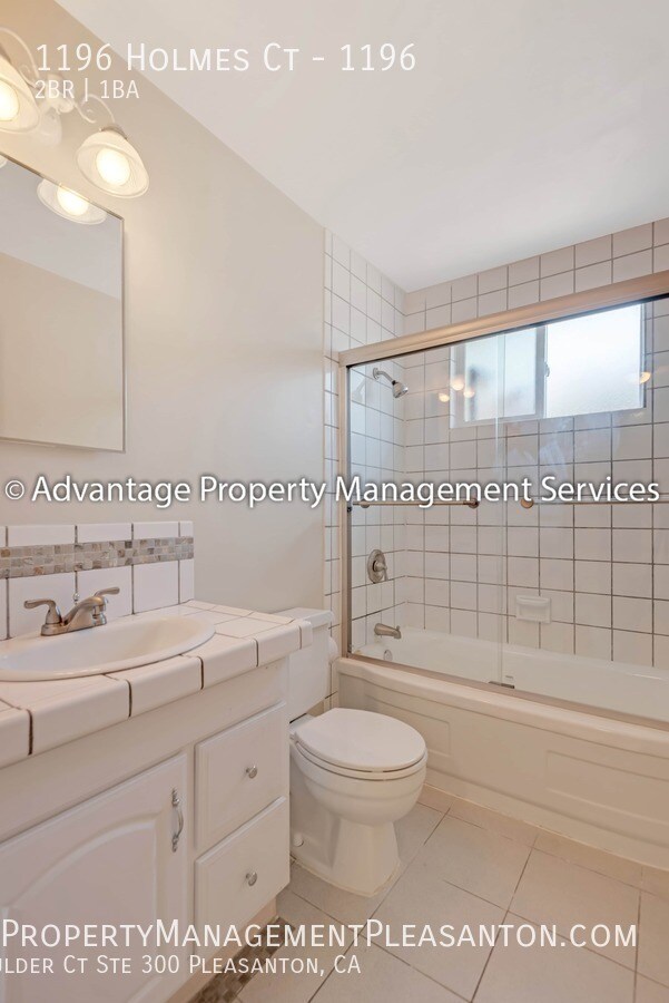 Building Photo - 1196 Holmes Ct