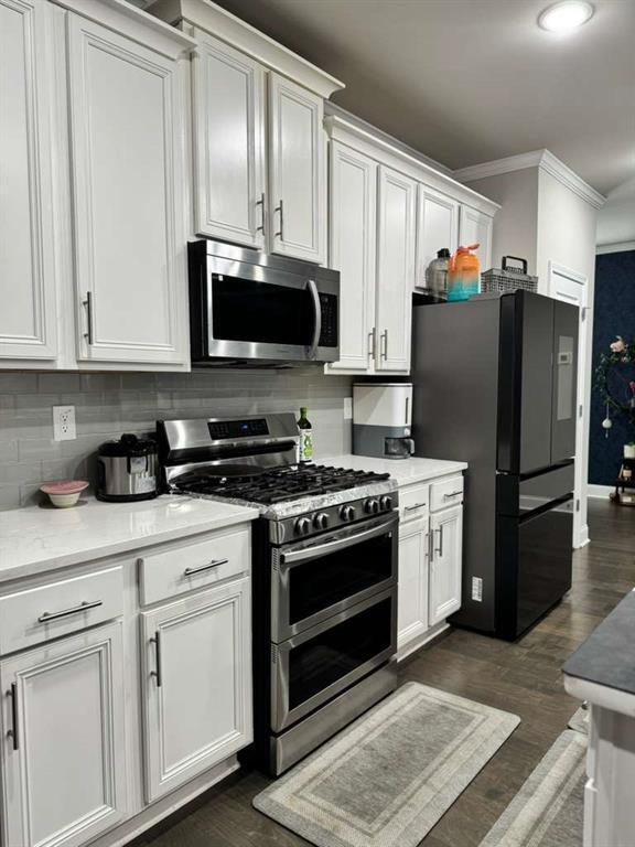Building Photo - 2215 Manor Pointe Dr