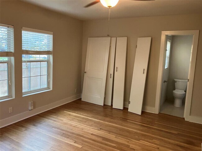 Building Photo - 1921 W 39th St