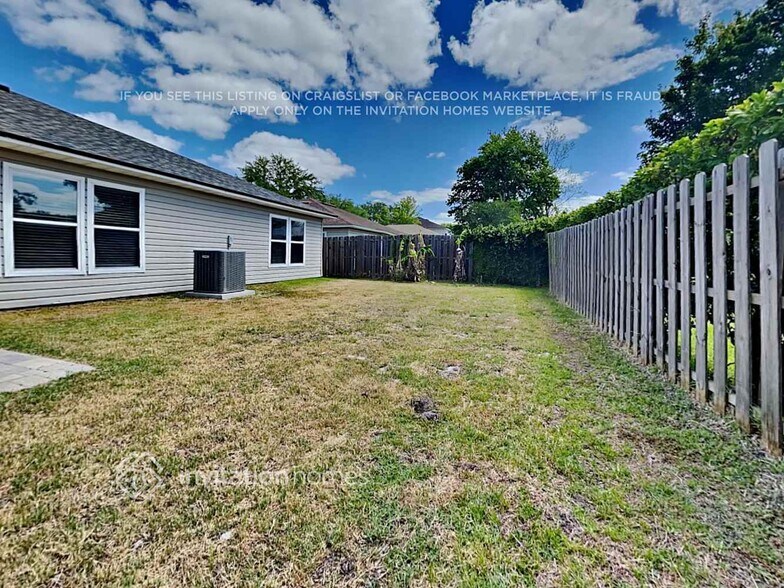 Building Photo - 650 MacKenzie Cir