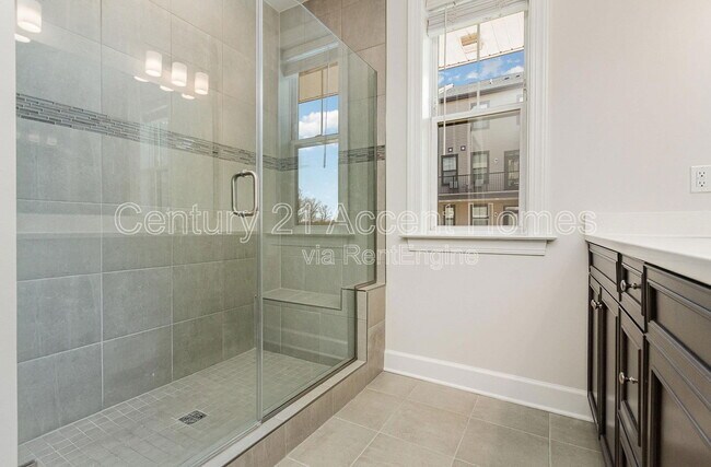 Building Photo - 43347 Goshen Run Sq