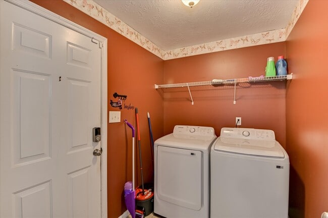Building Photo - 1828 Heathers Way