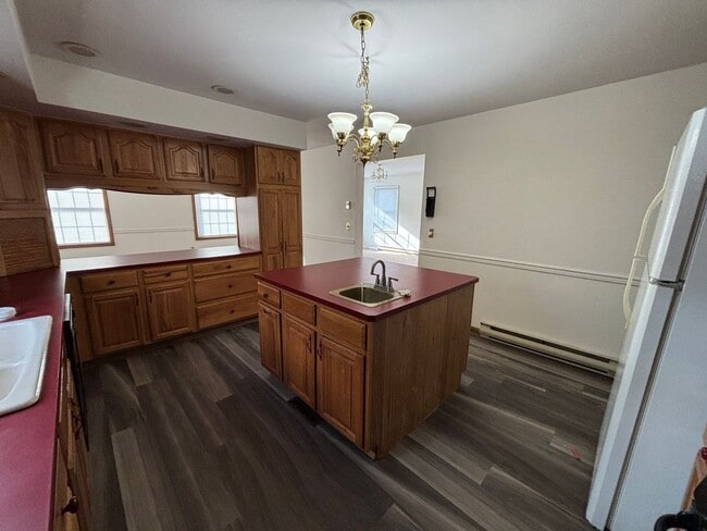 Building Photo - Spacious Three Bedroom Home with Central Air