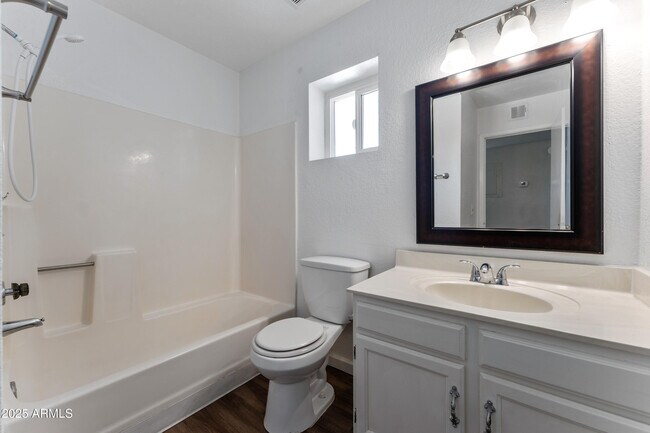 Building Photo - 808 N Revere