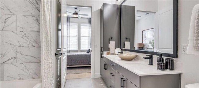 Building Photo - 2928 Oak Lawn Ave