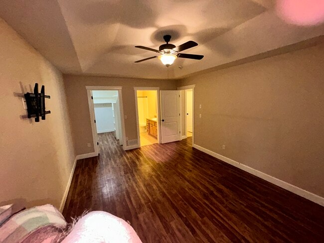 Building Photo - 1432 Falcon Dr