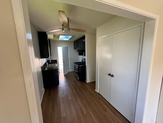 Building Photo - Spacious and Light 2 bedroom in Avalon Gre...