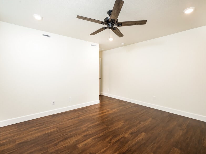 Building Photo - 6513 Enlightenment Dr