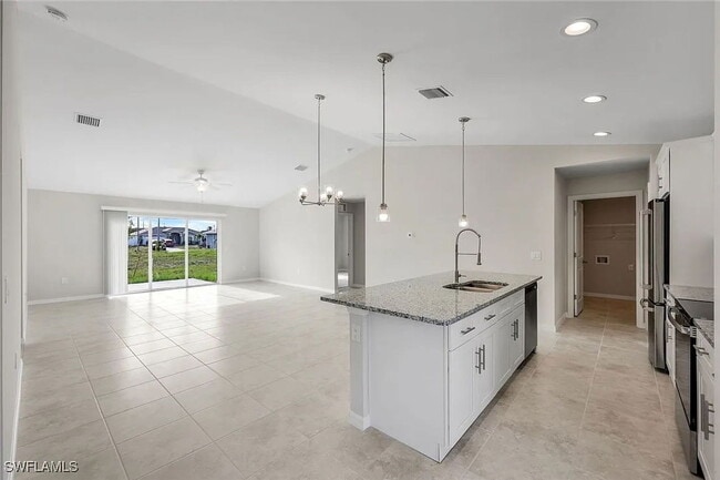 Building Photo - 1024 NW 12th Ave