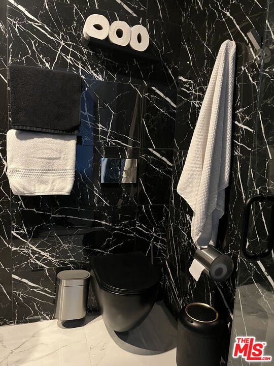 Building Photo - 643 N Vista St