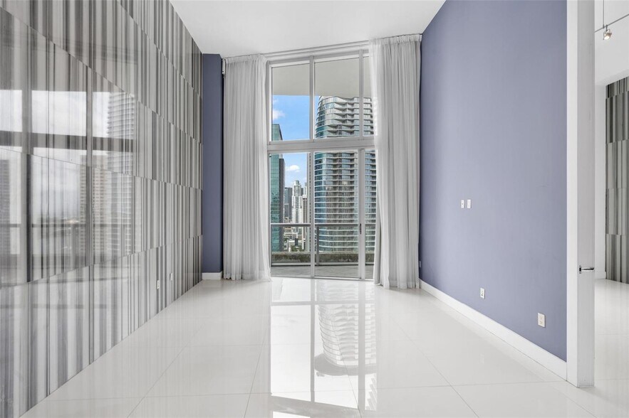 Building Photo - 475 Brickell Ave