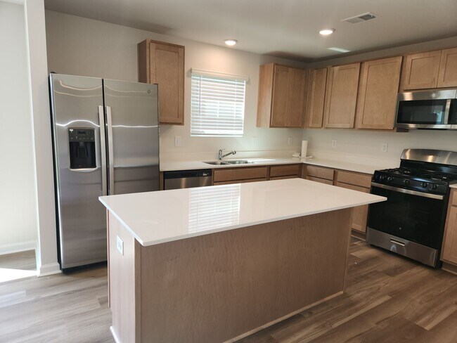 Building Photo - 304 Paratrooper Ln